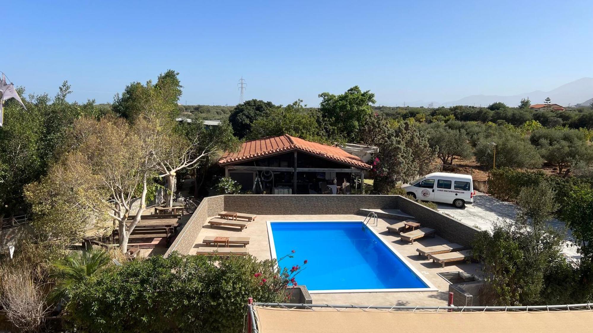 Arion Stables & Apartments Hersonissos  Exteriör bild