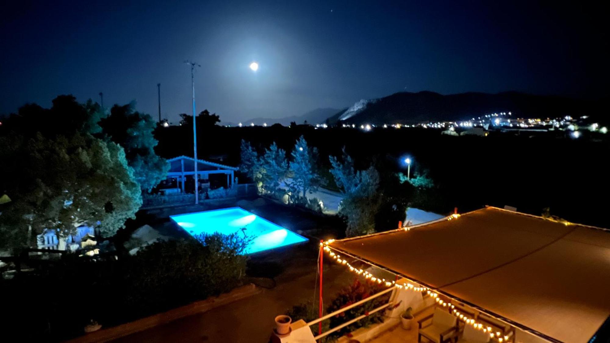Arion Stables & Apartments Hersonissos  Exteriör bild