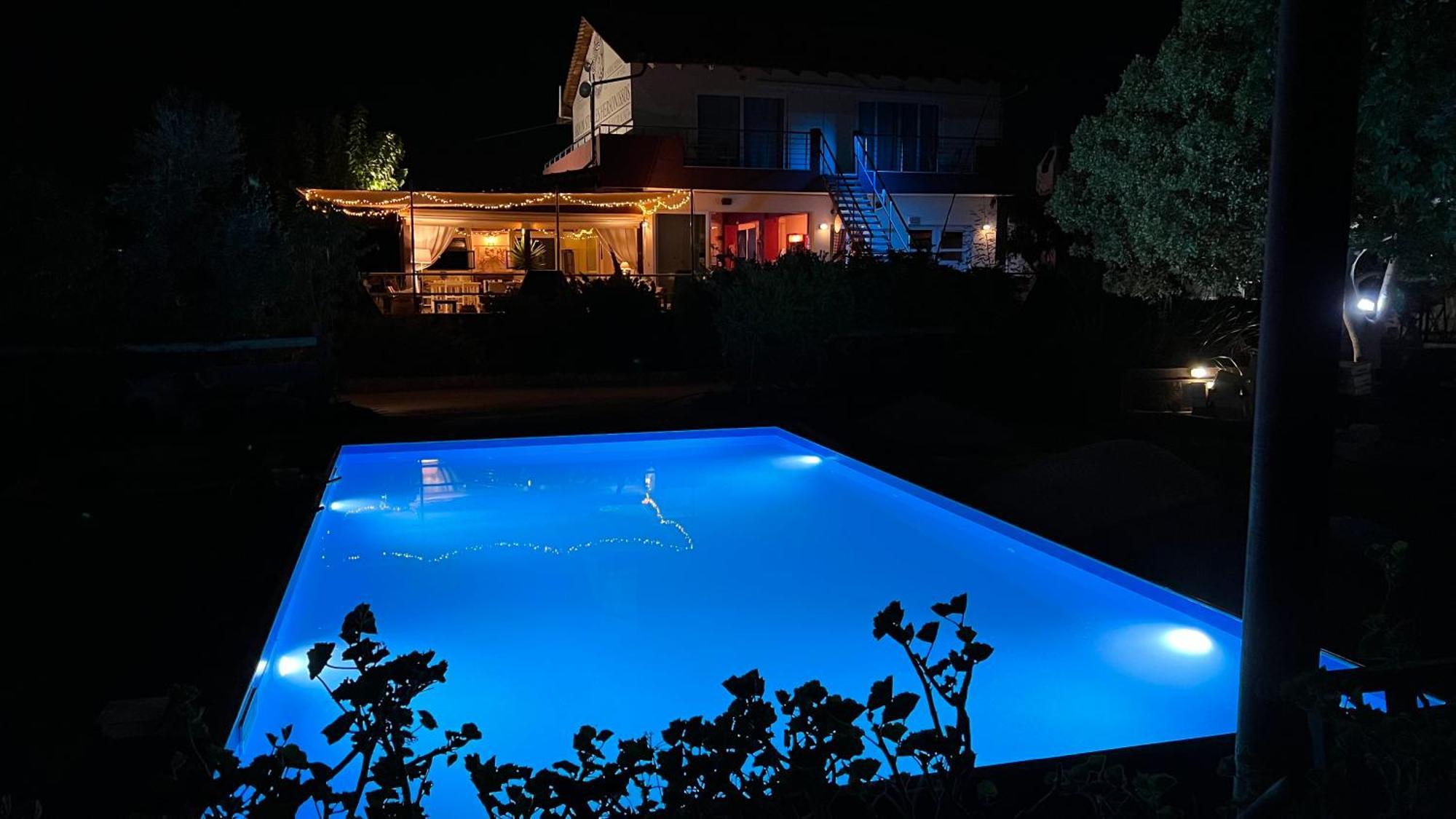 Arion Stables & Apartments Hersonissos  Exteriör bild
